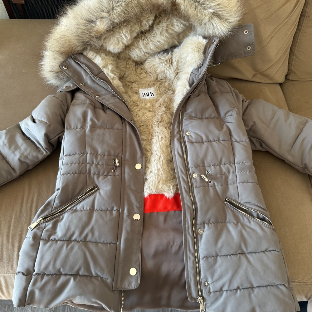 Zara Women's Gray Puffer Coat with Faux Fur Trim